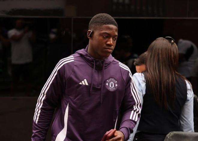 TA：梅努未來未定，拜仁勒沃庫森競逐。