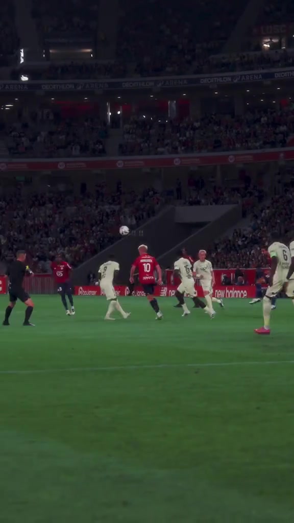 越老越妖近距離欣賞吉魯在法甲賽場(chǎng)的絕殺進(jìn)球