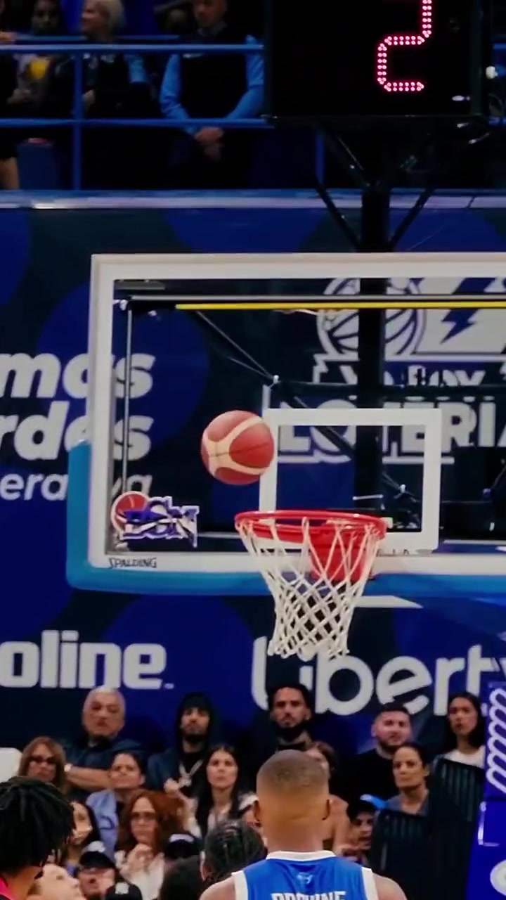 還是那個意大利炮加里納利率隊(duì)奪冠榮獲FMVP