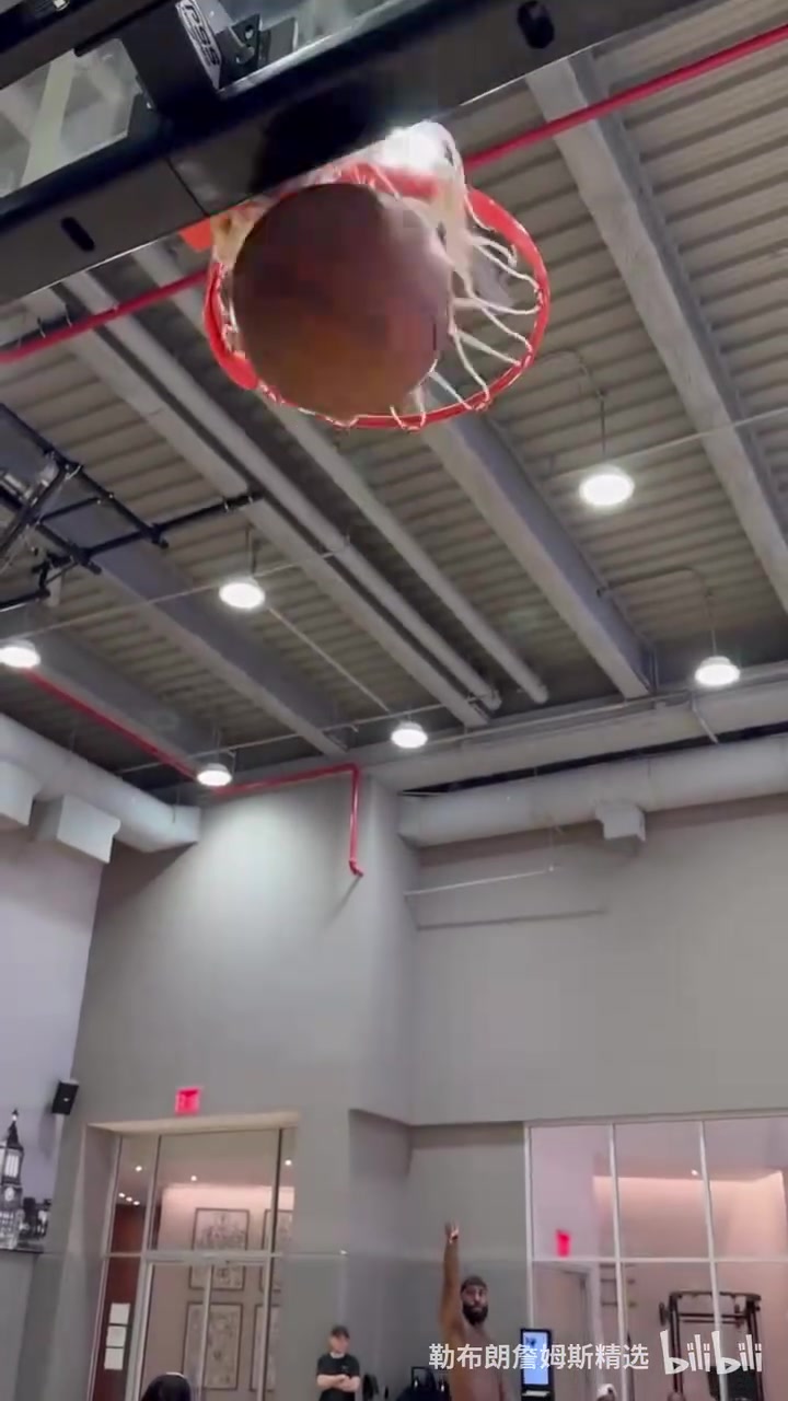 數(shù)十年如一日的勤奮詹姆斯最新訓(xùn)練視頻投射百步穿楊