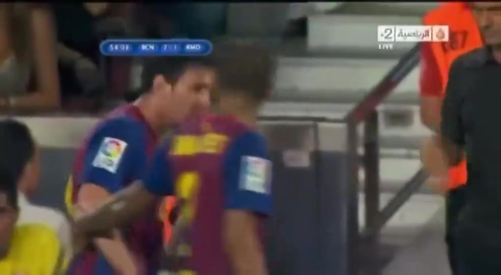 名場面當年穆里尼奧這個在梅西身后的動作是什么意思