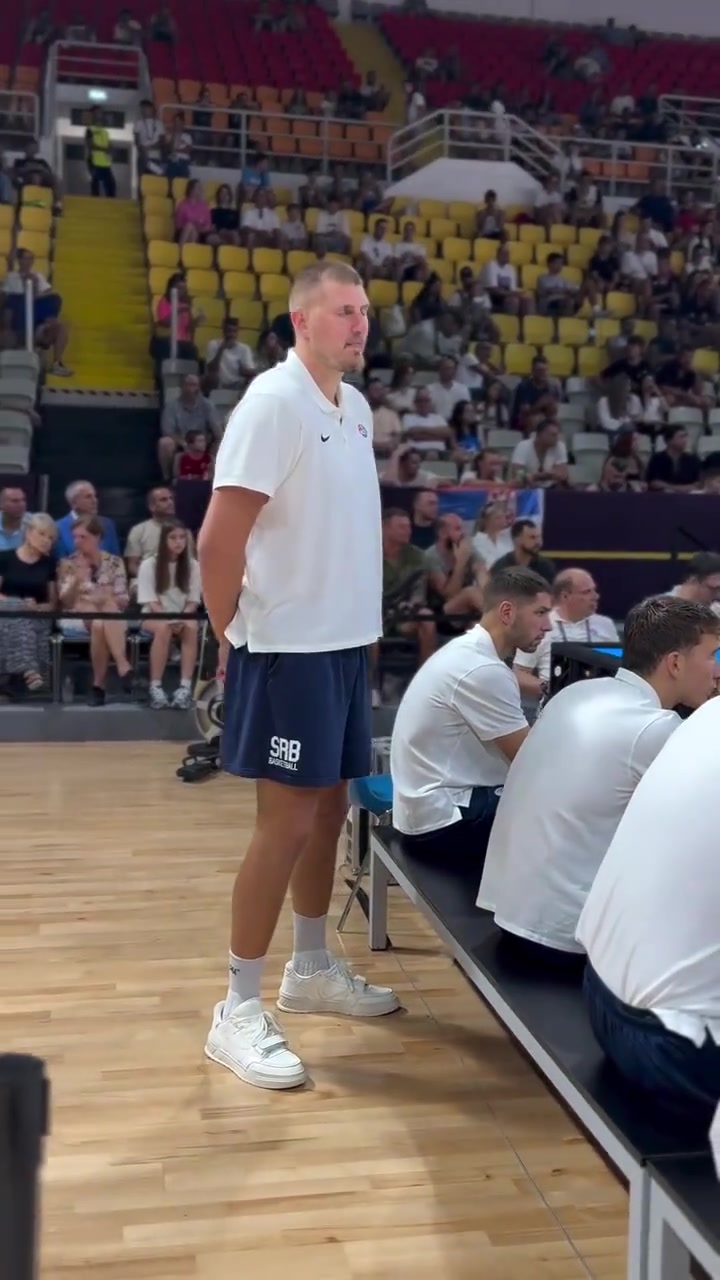 又上班了約老師心想看隊友打球比看賽馬差遠了