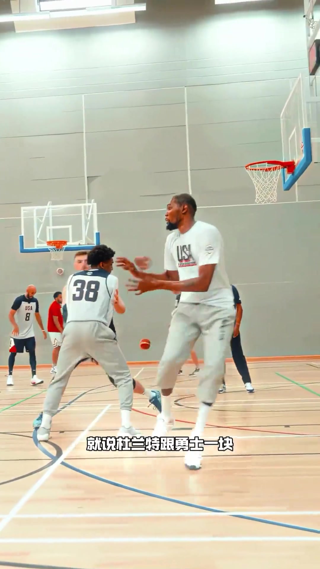 楊毅杜蘭特就去勇士拿了冠軍后才被稱為小王 不然就登威一級別