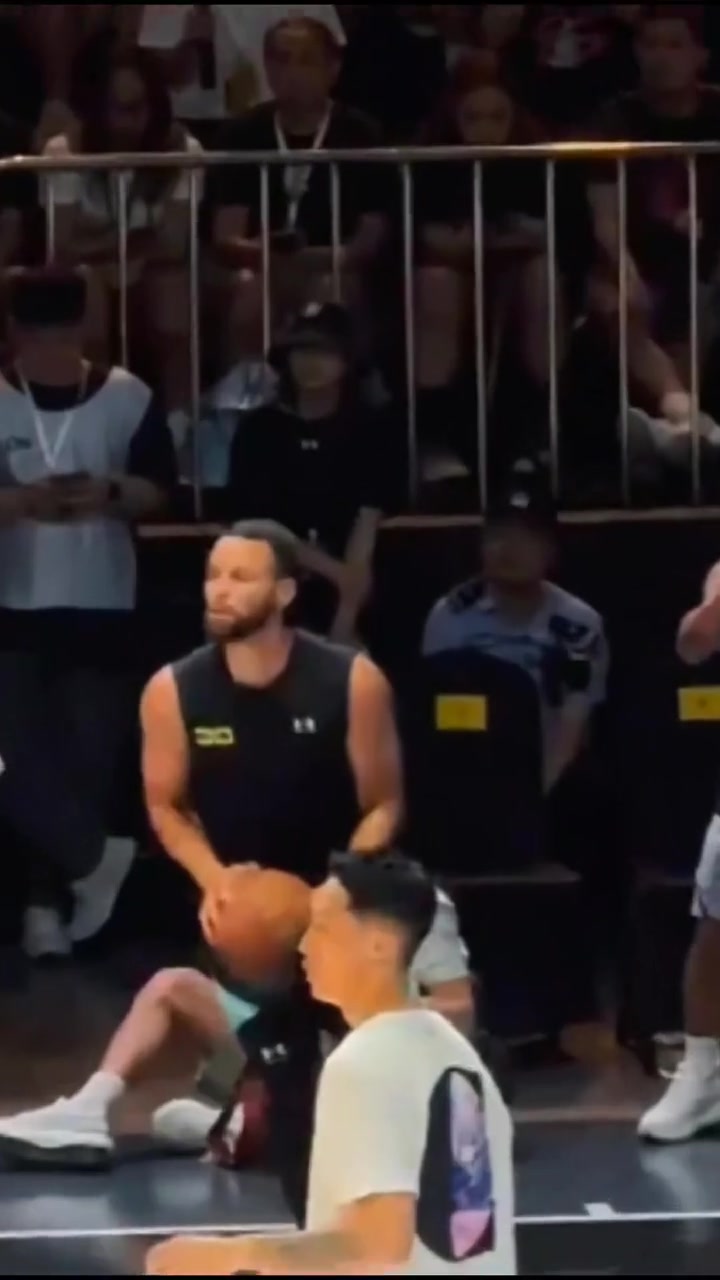 庫(kù)里接球投籃姿勢(shì)來(lái)了投籃美如畫(huà)