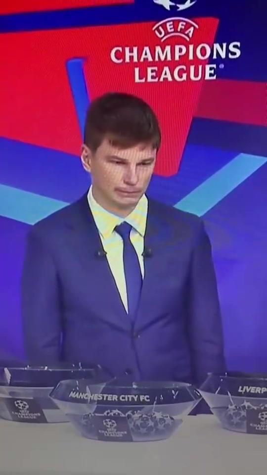 冥場(chǎng)面21-22賽季歐冠重新抽簽嘉賓阿爾沙文表情亮了