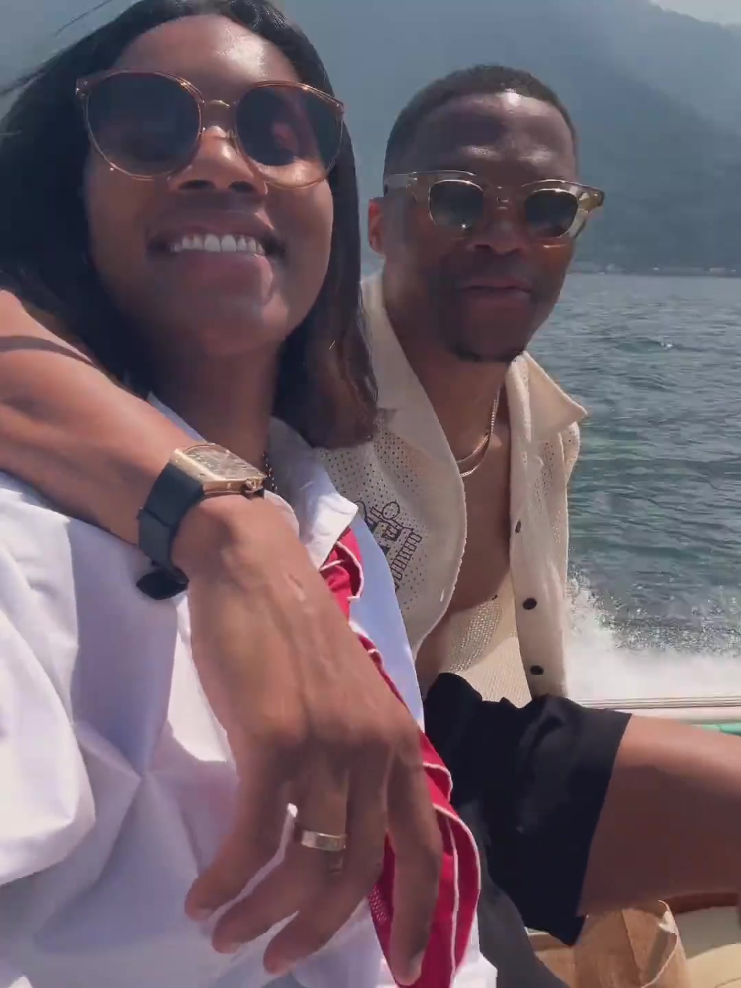 休賽期的大威少與陽光和大海同行