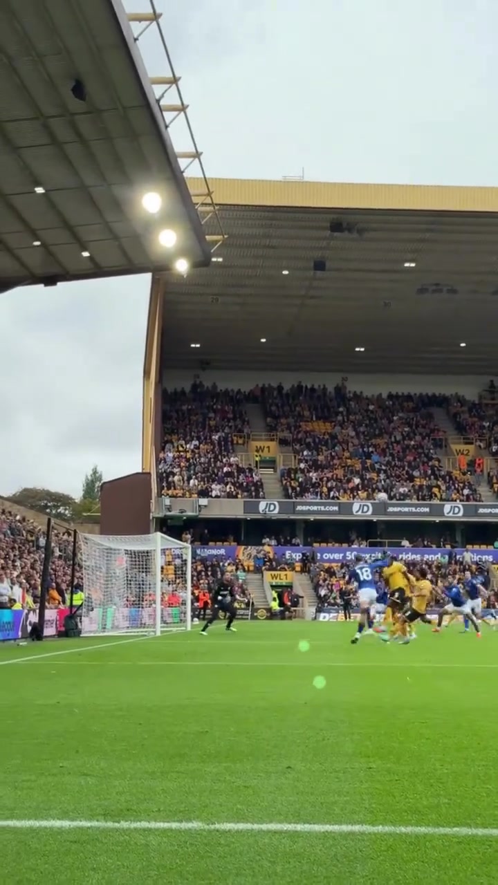 狀態(tài)好起來了球迷視角欣賞格拉利什頭球助攻