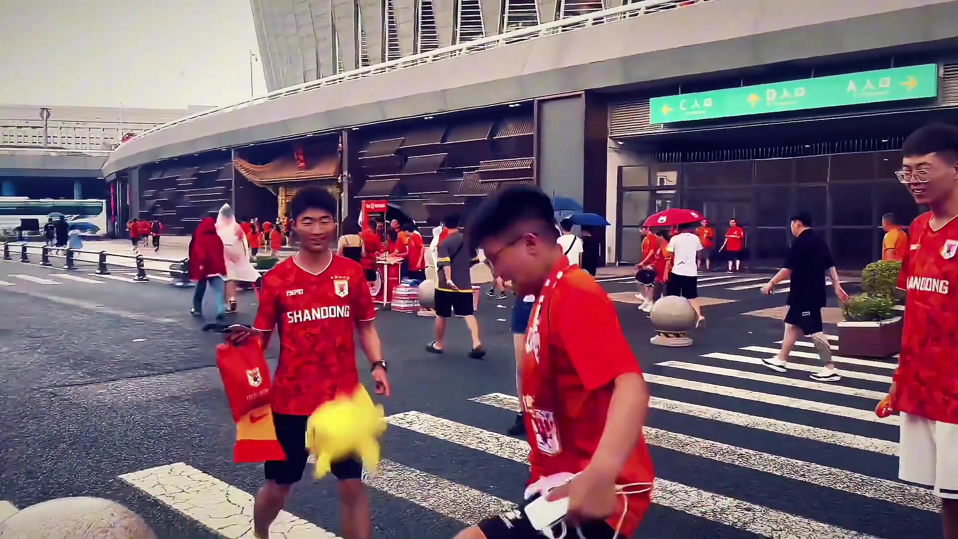 重溫京魯經(jīng)典李霄鵬經(jīng)典語錄和踢國安踢你不拼不就丟人了嗎