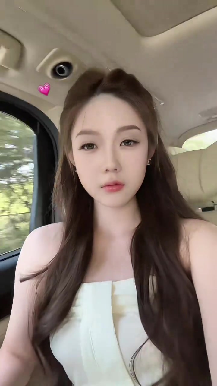 云南玉昆女主持看起來(lái)好像白富美呀不得不說(shuō)顏值真出眾