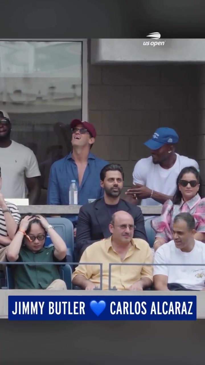 巴特勒現(xiàn)場觀戰(zhàn)德約大戰(zhàn)阿爾卡拉斯看到興起直接手舞足蹈