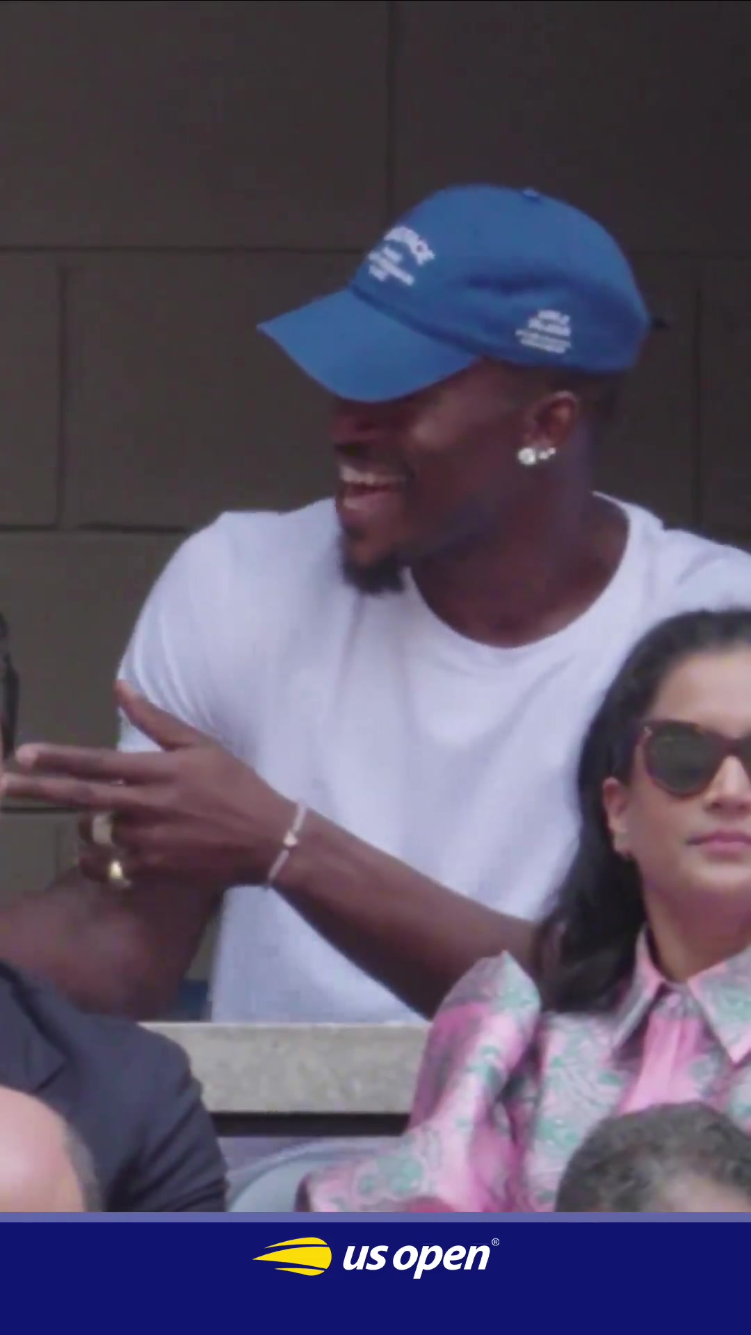 好兄弟就是要在現(xiàn)場挺巴特勒觀賽阿爾卡拉斯再度貢獻表情包