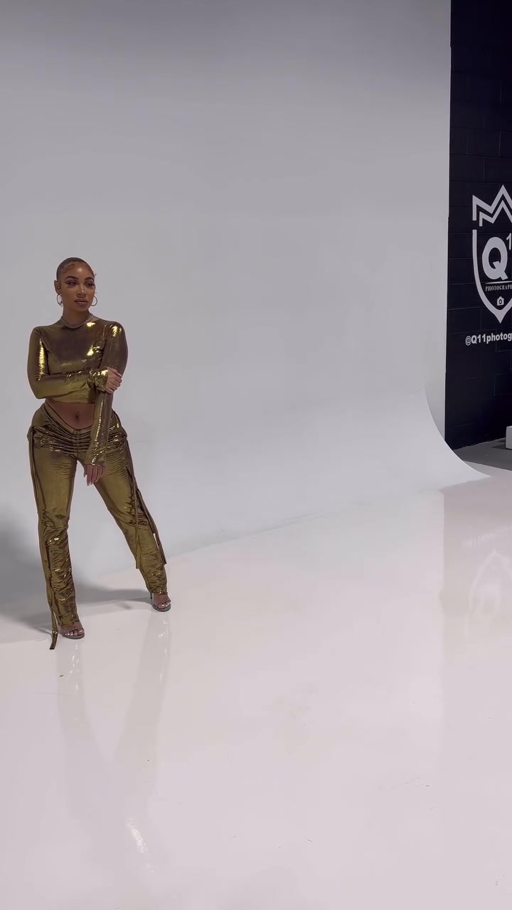 哈登女友這身材確實(shí)豐滿是登哥喜歡的類型