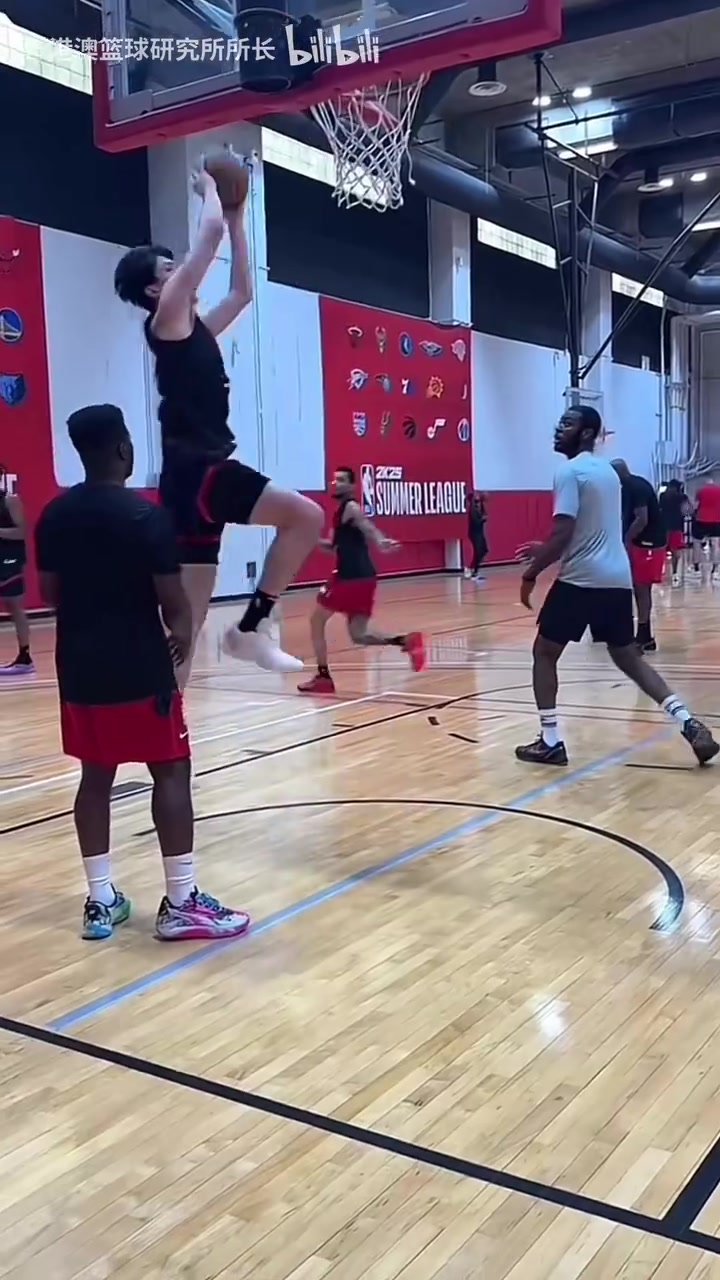 波特蘭扣將隊夏聯(lián)時期開拓者隊內訓練楊瀚森等球員秀扣籃