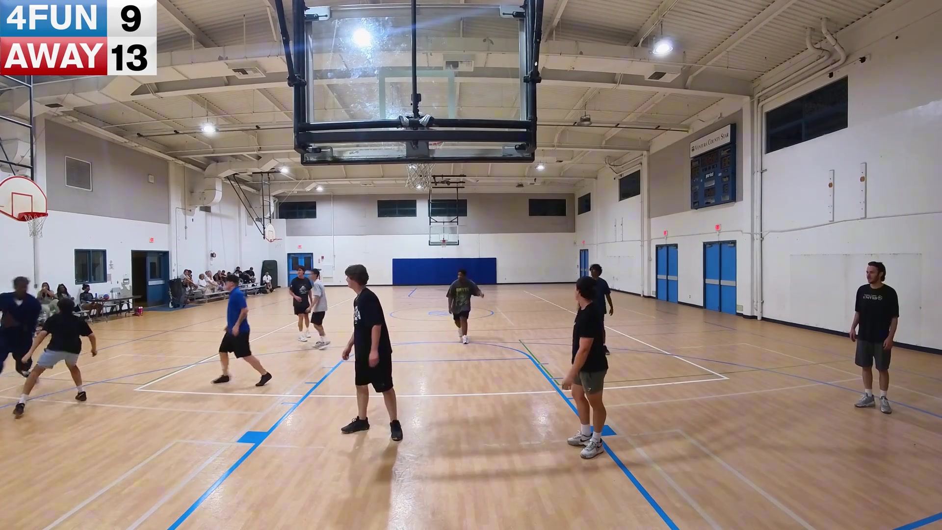 美國小哥挑戰(zhàn)作弊手段贏下比賽叫艾頓過來體驗(yàn)?zāi)雺郝啡说目旄? title=