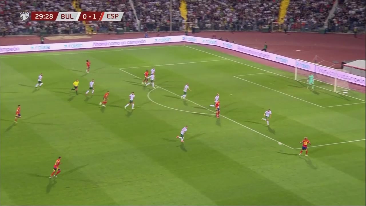 西班牙再下一城保加利亞解圍不遠(yuǎn)庫(kù)庫(kù)雷利亞禁區(qū)內(nèi)抽射破門