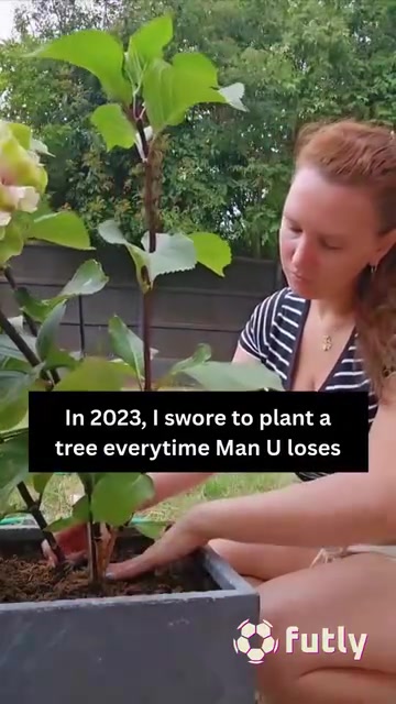 外網(wǎng)視頻惡搞曼聯(lián)球迷從23年開(kāi)始只要曼聯(lián)輸球就種一棵樹(shù)