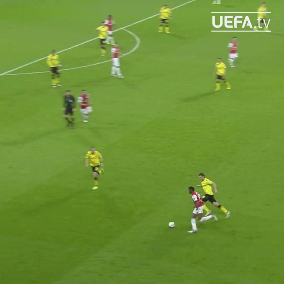 還有阿森納球迷記得他這記助攻嗎這帶球節(jié)奏真的太棒了