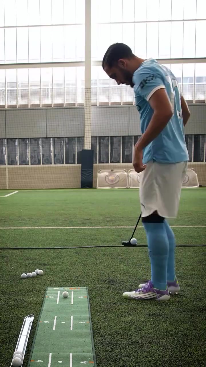 多庫太逗了當(dāng)英超球星們開始推桿誰最有高爾夫天賦呢