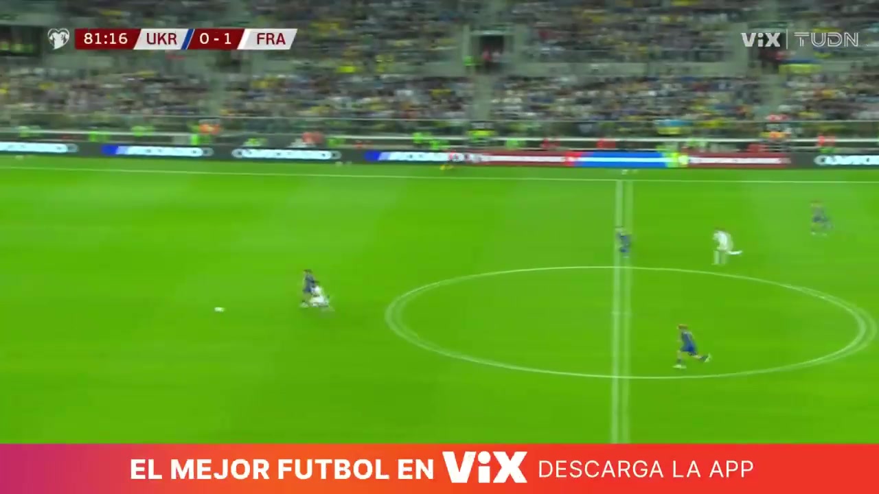 姆總超強(qiáng)個人能力姆巴佩單挑后衛(wèi)殺入禁區(qū)臥射破門