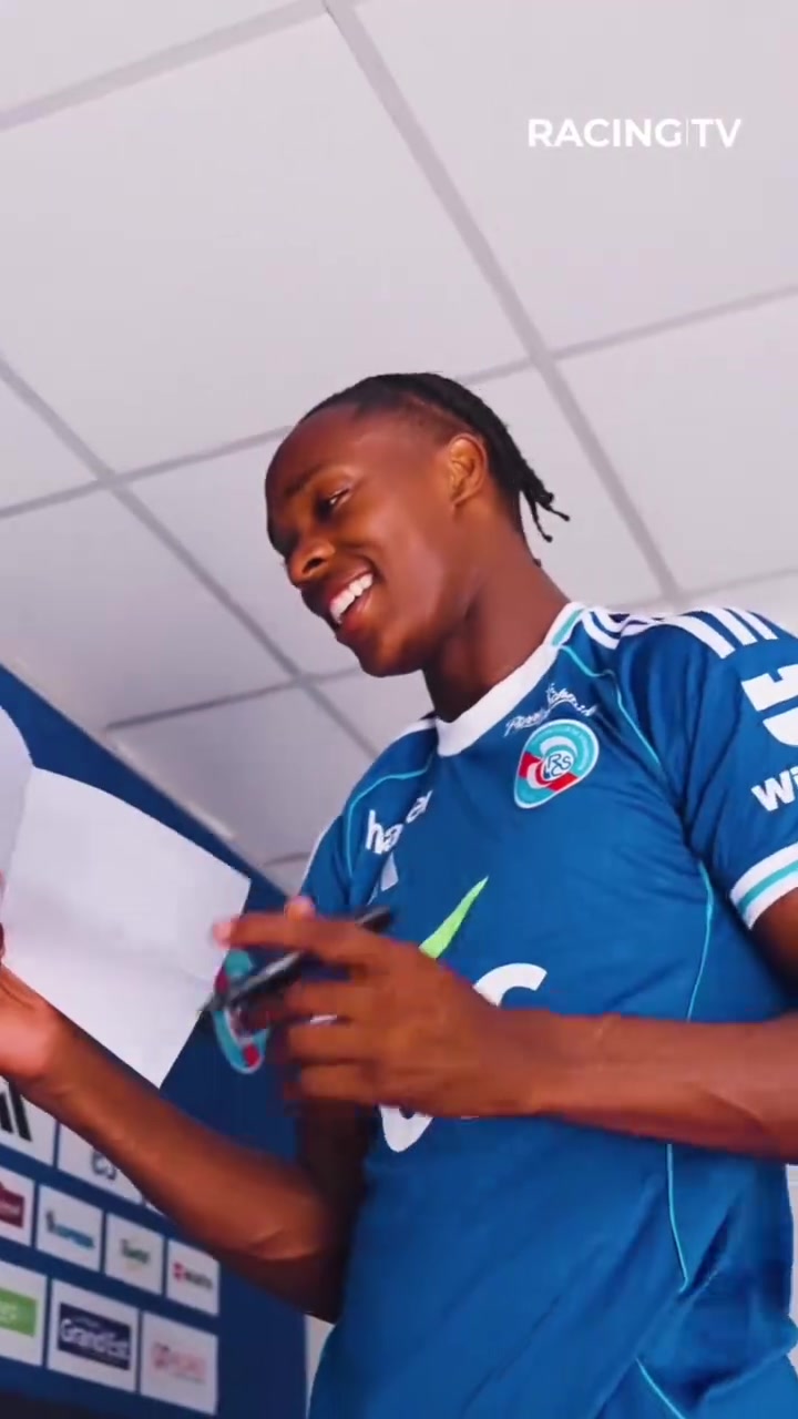 都有光明的未來(lái)當(dāng)白堡球員看到自己青訓(xùn)時(shí)期的照片