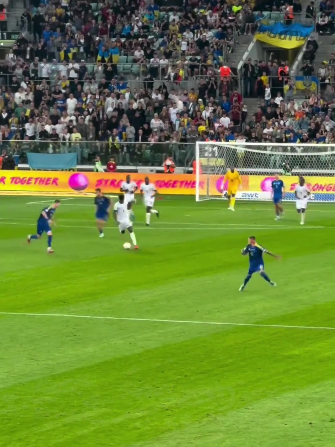 瓊阿梅尼外腳背送出精彩傳球姆巴佩單刀挑射送給了門將