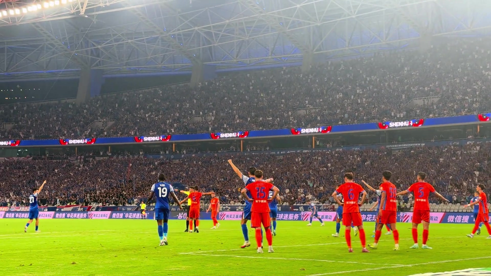 犯規(guī)了嗎近距離觀看汪海健角球直接破門泰山球員投訴犯規(guī)無果