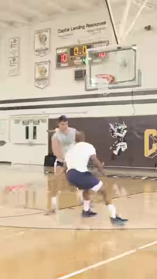 保羅小打大依舊無解直接穿襠過人得分