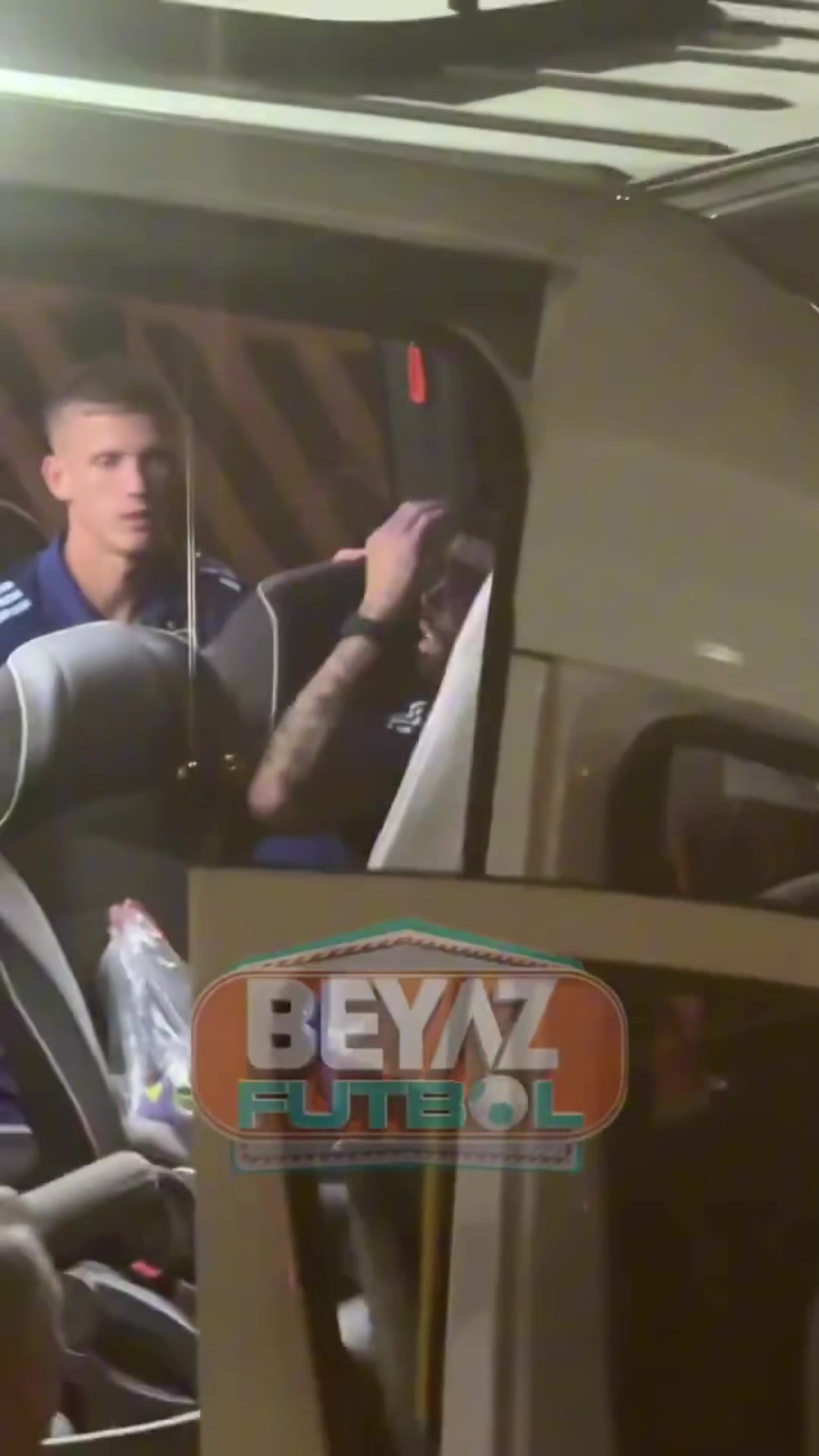 護(hù)照丟了亞馬爾在土耳其護(hù)照丟失賽后找了很久都沒找到