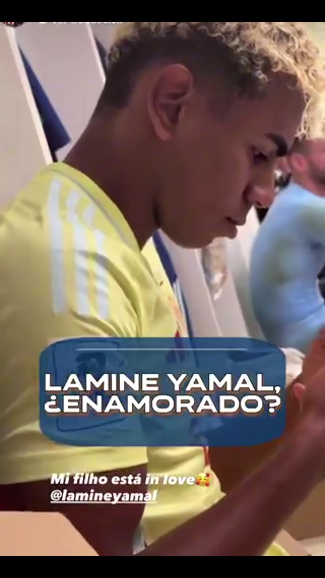 尼科你為什么對(duì)著手機(jī)笑亞馬爾我戀愛了