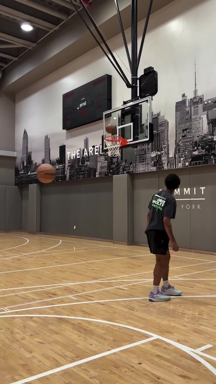 休賽期繼續(xù)精進杰倫-布朗休賽期苦練翻身跳投技術(shù)