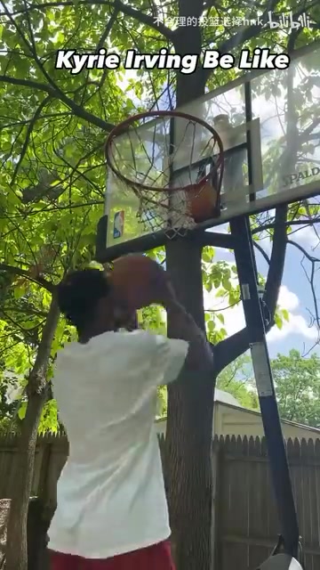 粉絲模仿歐文上籃好像沒(méi)毛病