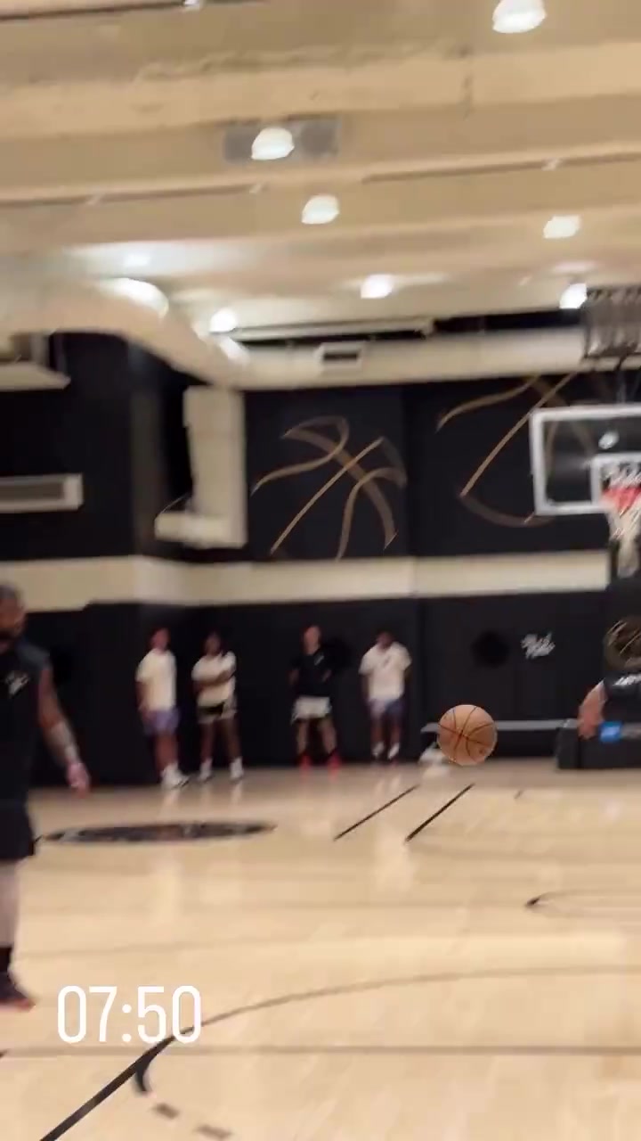 最新視頻歐文可以打球了??相信很快又能再見球場寫詩