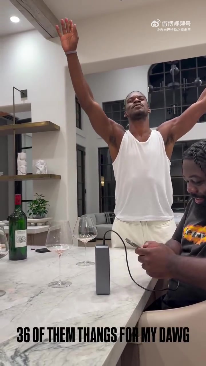 巴特勒又嗨起來了還把頭發(fā)染成了綠的