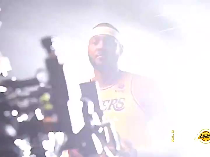 21-22賽季湖人媒體日星光熠熠那年賽季初以為湖人冠軍穩(wěn)了