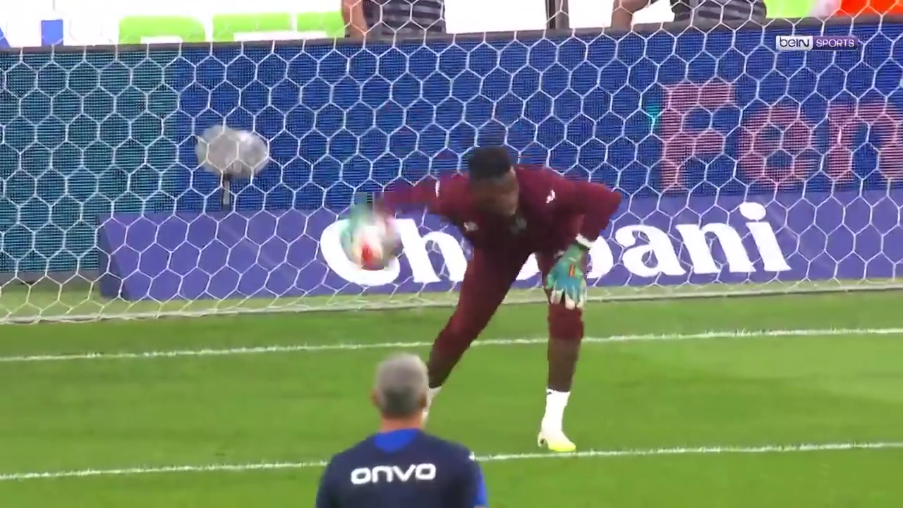 土超也上演了曼市德比鏡頭聚焦埃德森奧納納