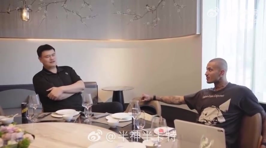 姚明對(duì)庫(kù)茲馬楊瀚森認(rèn)識(shí)吧尼克楊的楊瀚森是英俊瀟灑的意思