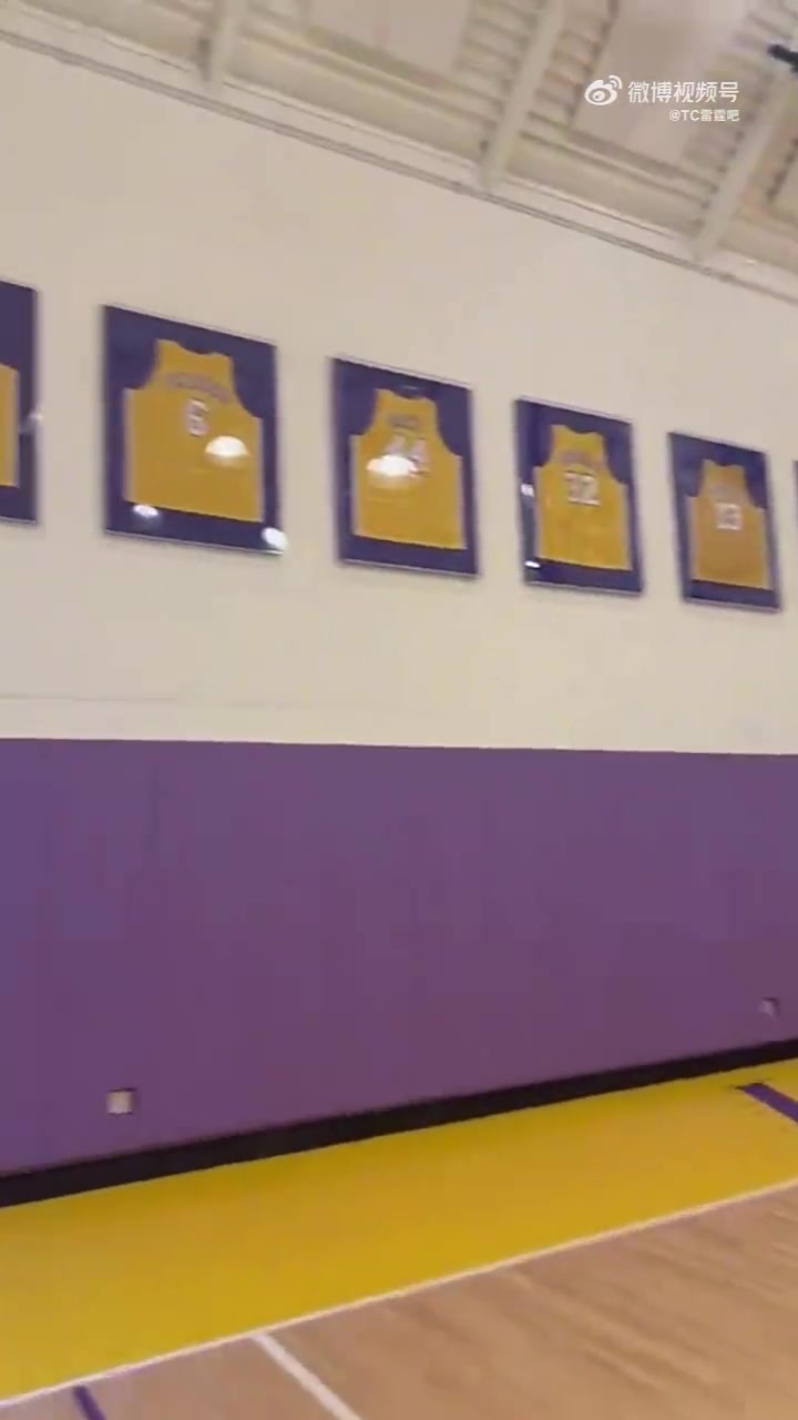 周琦替補VS美國周琦切特與哈騰今天在湖人的訓(xùn)練館里打單挑