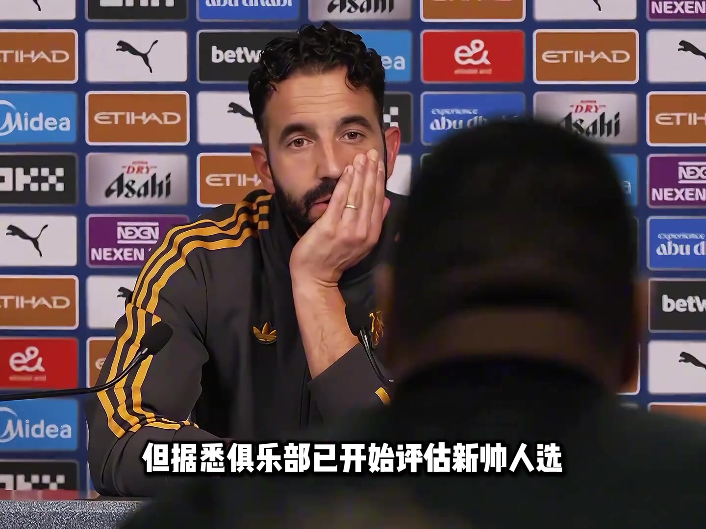 真的假的曼聯(lián)要用埃梅里來替換阿莫林埃梅里帶不了豪門