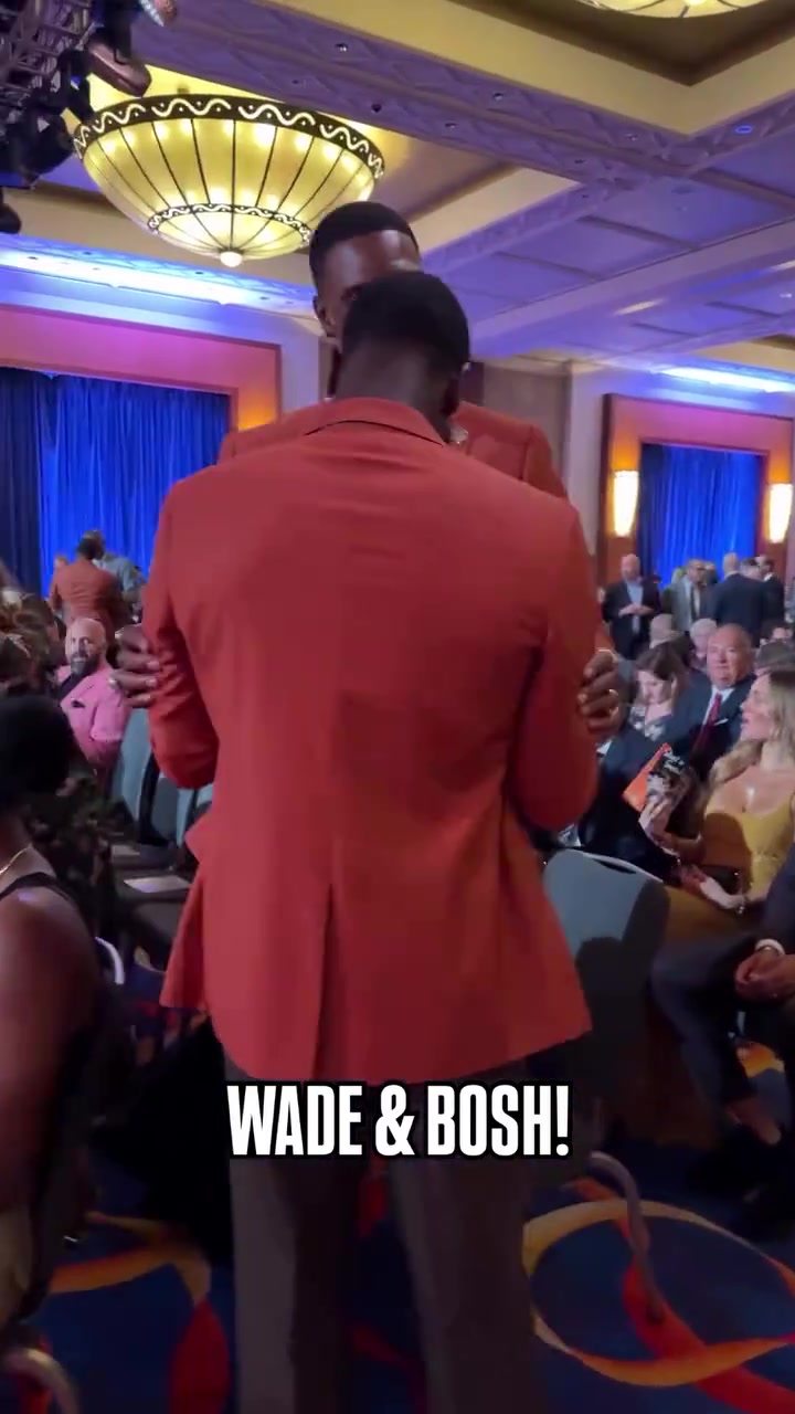 當(dāng)年熱火三巨頭之二韋德波什作為08夢(mèng)八成員入選名人堂