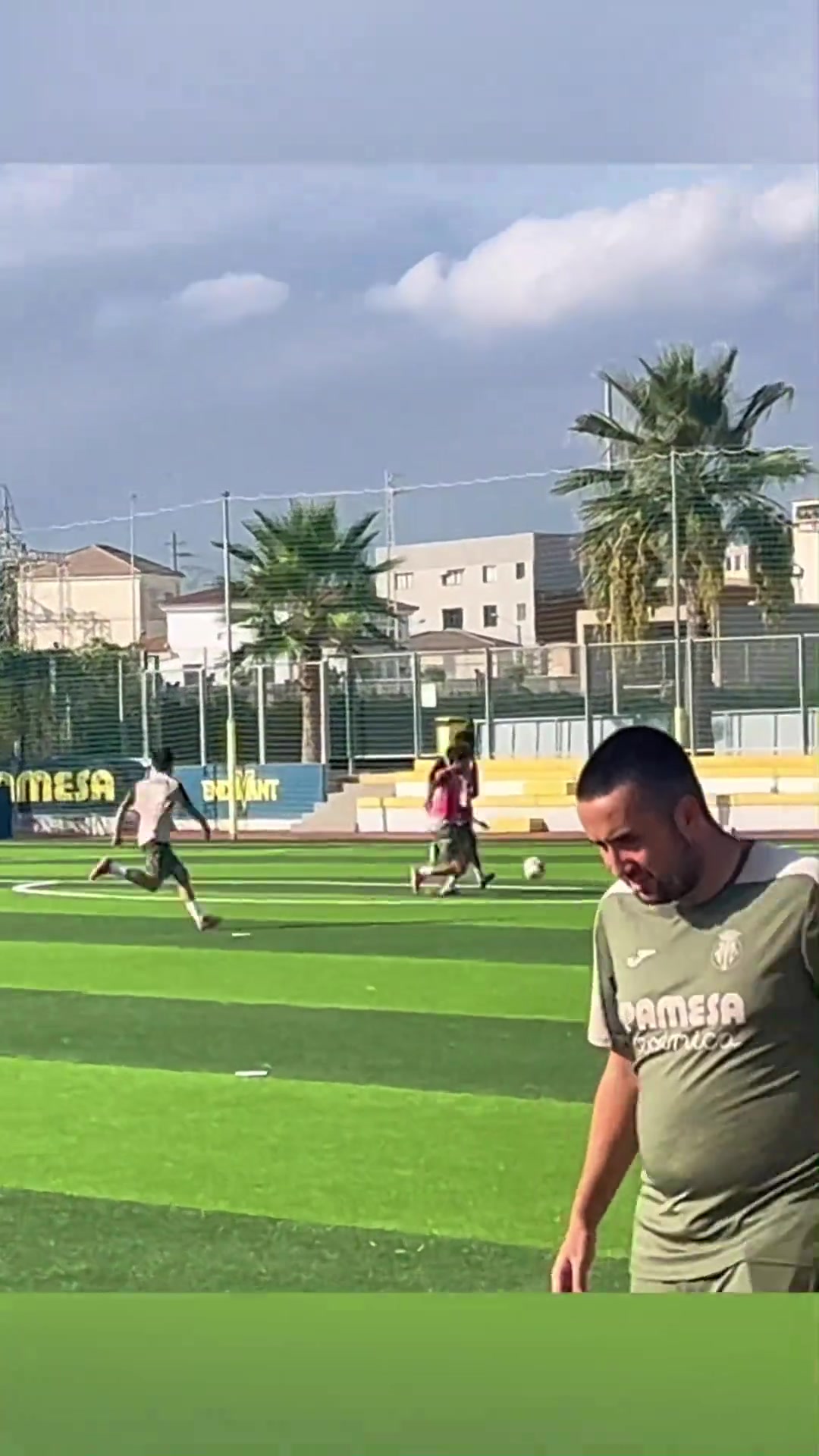 劉凱源控球技術(shù)還需磨練磨練這一下趔趄了本來可以直接打門