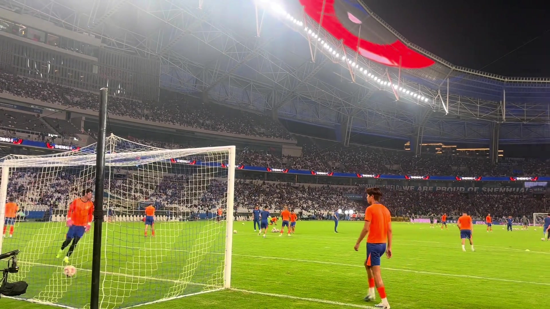 左右開弓賽前射門訓(xùn)練的瓦科射門感覺真不錯(cuò)