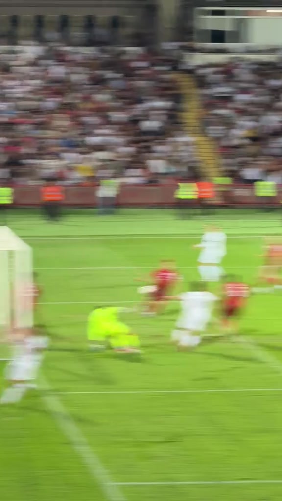 C羅都無(wú)奈了給隊(duì)友喂到嘴邊的餅都不吃