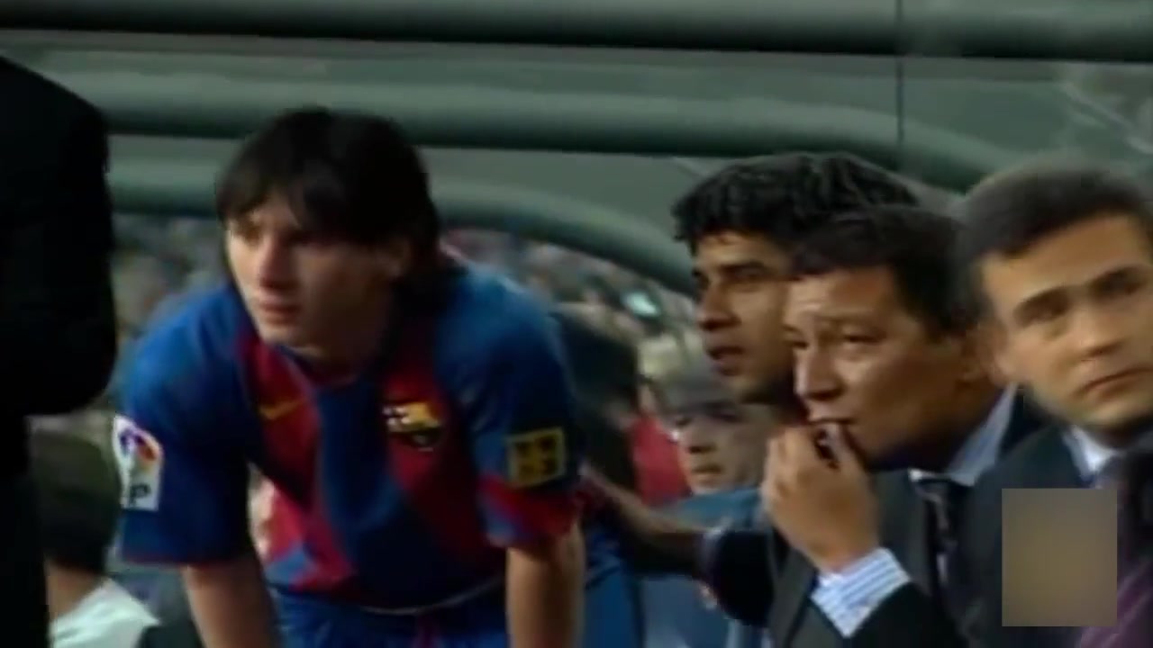 檔次上的差距20歲的梅西突破起來(lái)無(wú)視各種后衛(wèi)