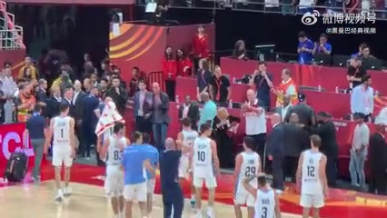 名場(chǎng)面科比19年世界杯場(chǎng)邊觀戰(zhàn)阿根廷球員紛紛過來握手