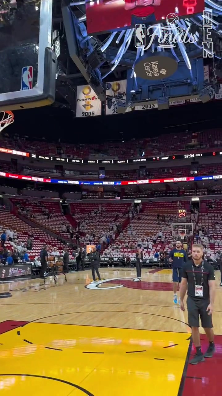 又要爆了穆雷賽前16秒內(nèi)飚中一記中圈3分負(fù)角度進球