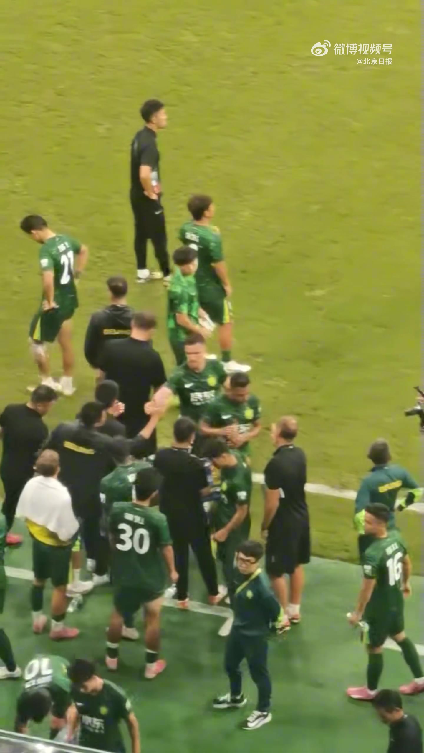 該下課嗎北京日?qǐng)?bào)國安主帥塞蒂恩提前退場沒有擊掌致意