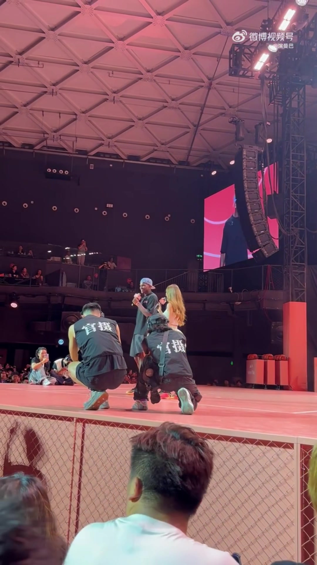 誰不愛呢華子來中國就愛上吃蛋炒飯了