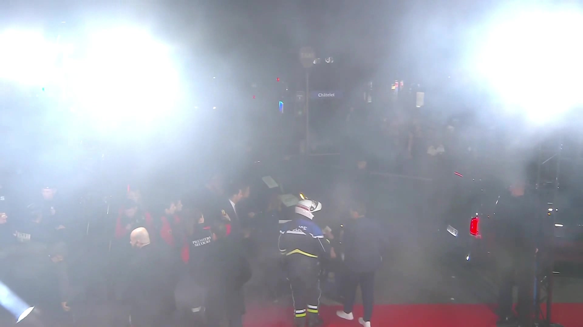 啥情況金球獎結束后場館外大批聚眾高喊婊子養(yǎng)的巴薩