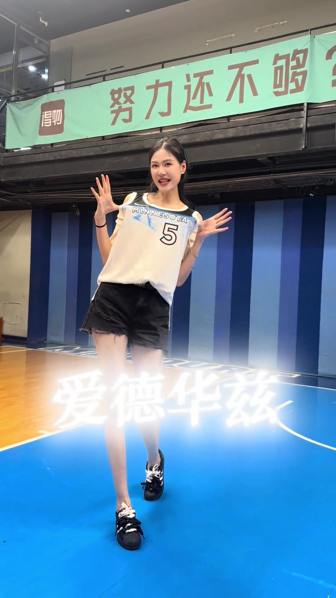 許諾官方1米96甚至還壓了華子一點(diǎn)