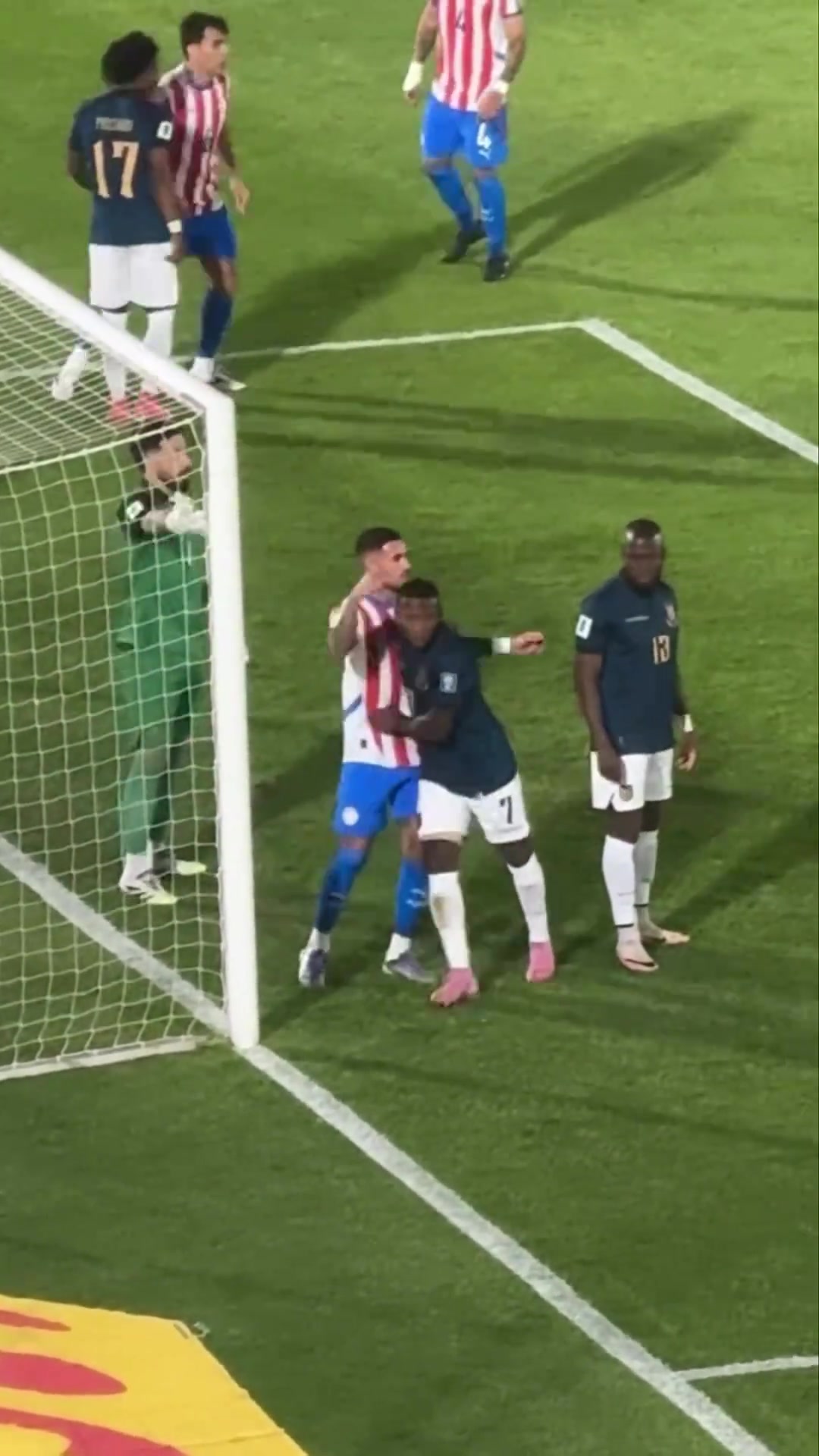 這該怎么判裁判他揪我耳朵